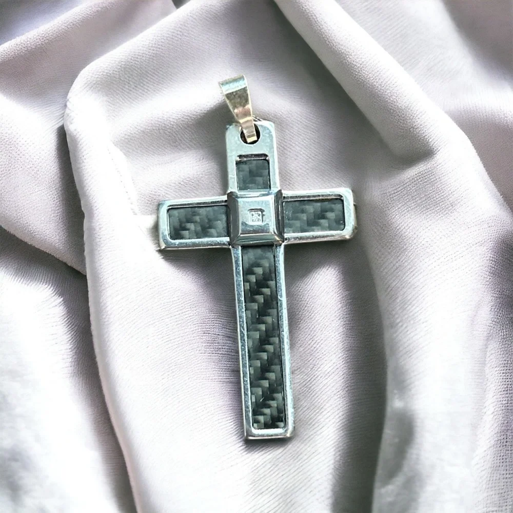 Stainless Steel Carbon Fiber inlay with diamond accent in center